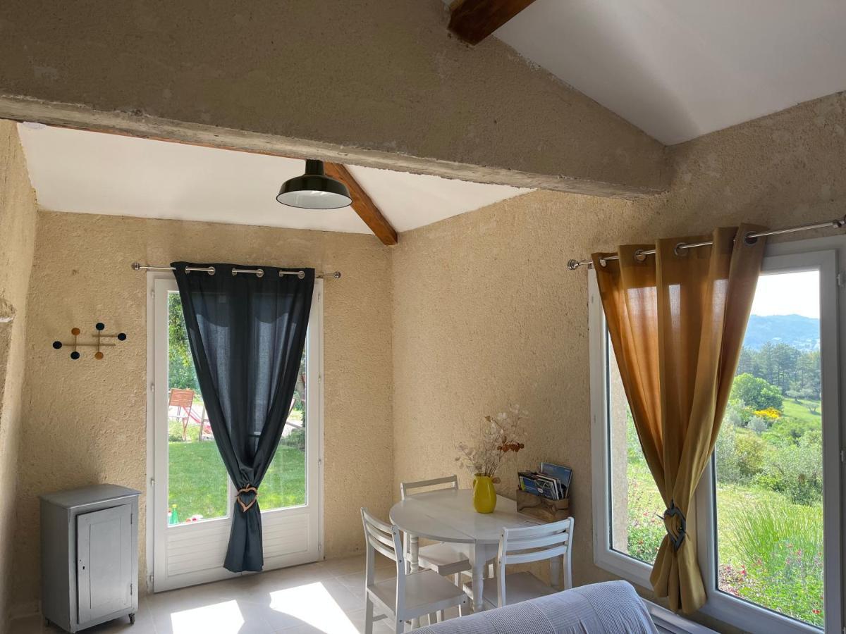 Villa Cabanon entouré de montagnes et d'oliviers Nyons Esterno foto