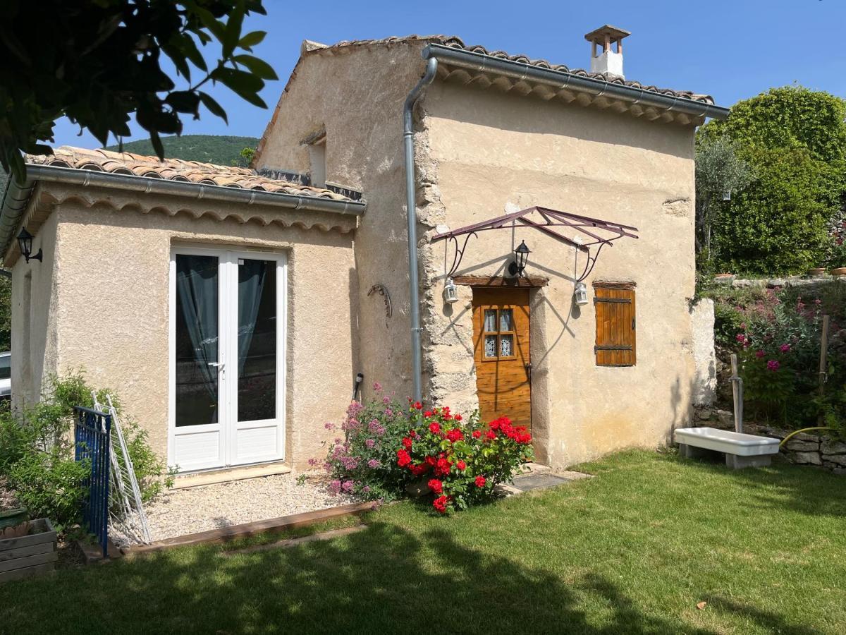 Villa Cabanon entouré de montagnes et d'oliviers Nyons Esterno foto