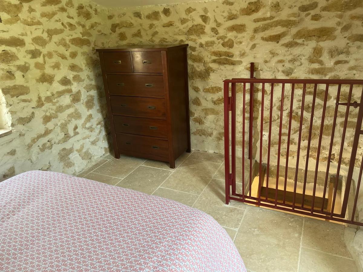 Villa Cabanon entouré de montagnes et d'oliviers Nyons Esterno foto