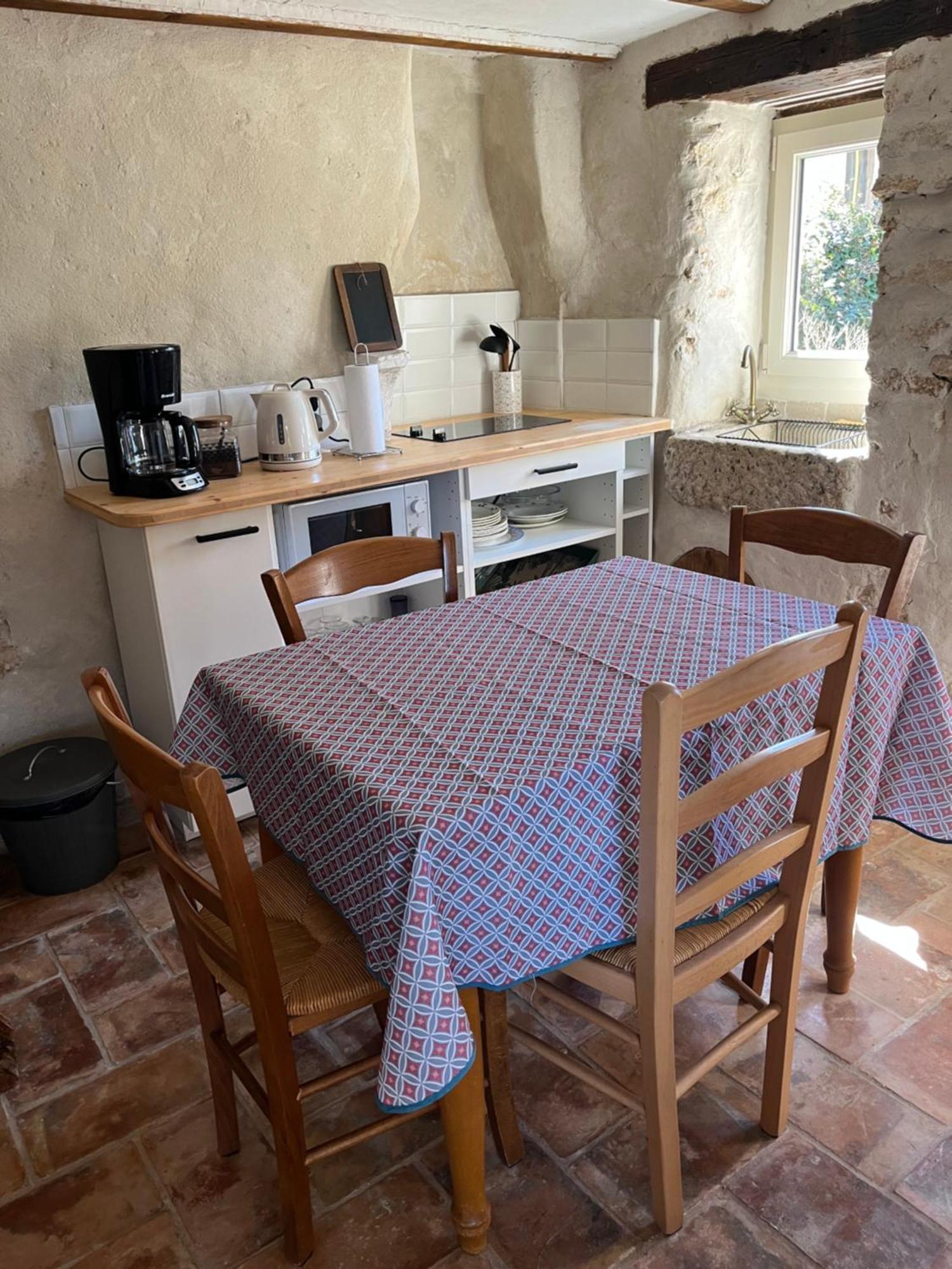 Villa Cabanon entouré de montagnes et d'oliviers Nyons Esterno foto