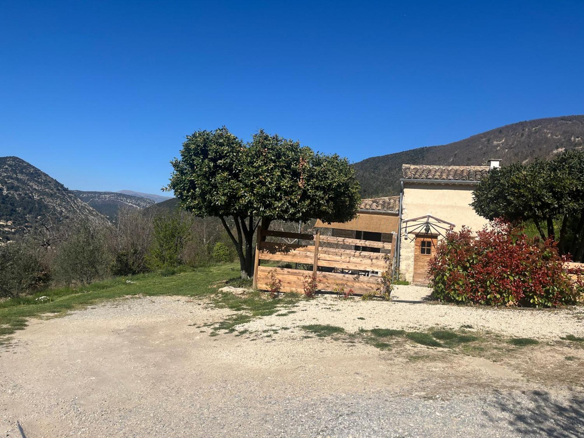 Villa Cabanon entouré de montagnes et d'oliviers Nyons Esterno foto