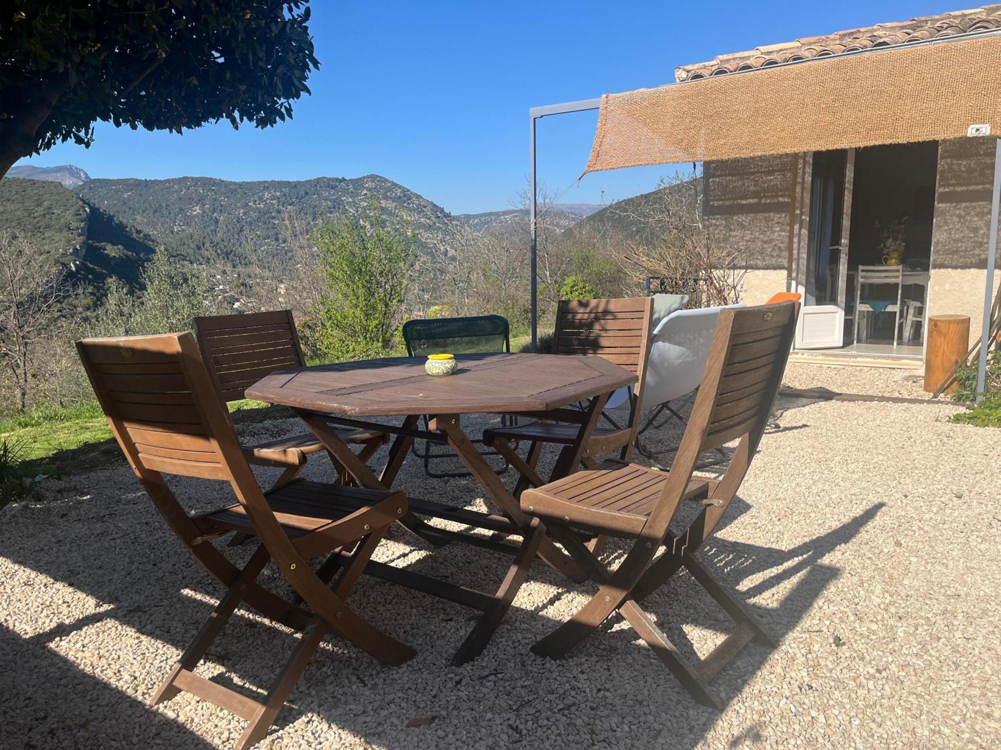 Villa Cabanon entouré de montagnes et d'oliviers Nyons Esterno foto