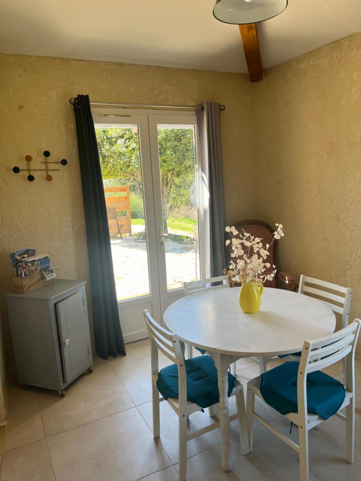 Villa Cabanon entouré de montagnes et d'oliviers Nyons Esterno foto