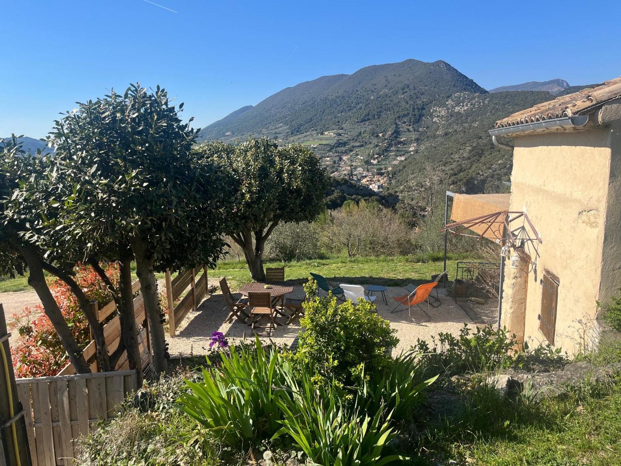 Villa Cabanon entouré de montagnes et d'oliviers Nyons Esterno foto